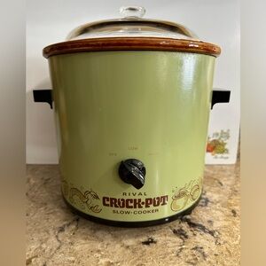 Vintage 1970’s Rival Crock-Pot Slow Cooker - avacado Green